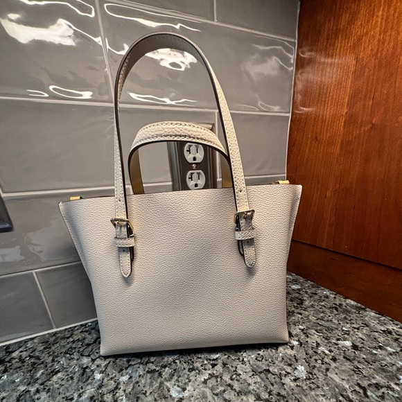 NWT! Coach Mollie 25 Tote. - Picture 3 of 7